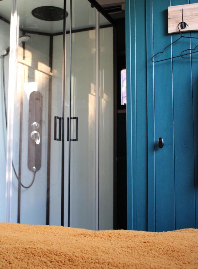 Tiny House In De Boomgaard Bed & Breakfast Stad aan 't Haringvliet Exterior photo