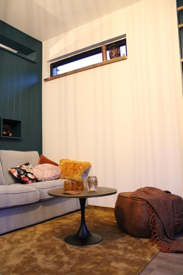 Tiny House In De Boomgaard Bed & Breakfast Stad aan 't Haringvliet Exterior photo