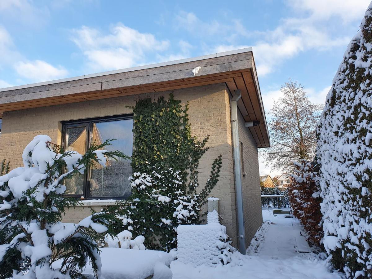 Tiny House In De Boomgaard Bed & Breakfast Stad aan 't Haringvliet Exterior photo